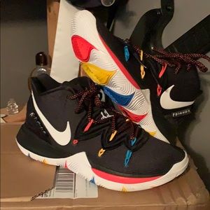 Nike friends sneakers kyrie5  size 7 in men’s